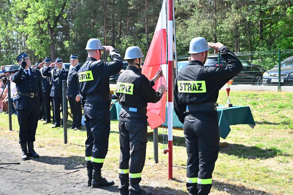 Zawody pożarnicze i Dzień Dziecka w Komarówce
