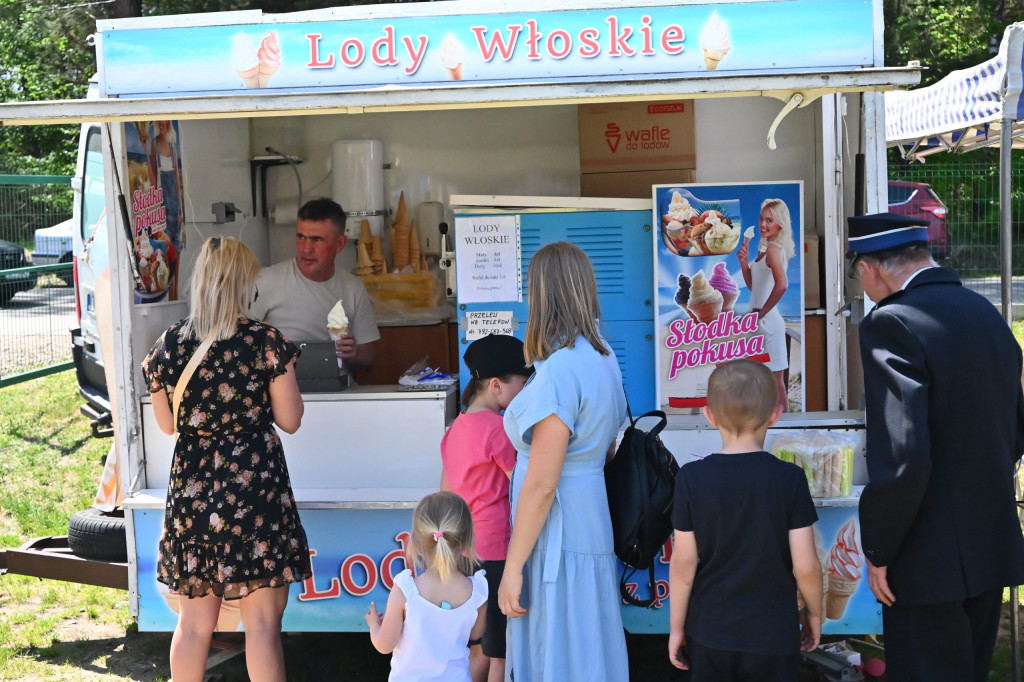 Zawody pożarnicze i Dzień Dziecka w Komarówce
