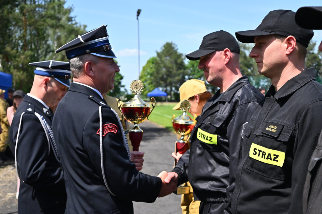 Zawody pożarnicze i Dzień Dziecka w Komarówce