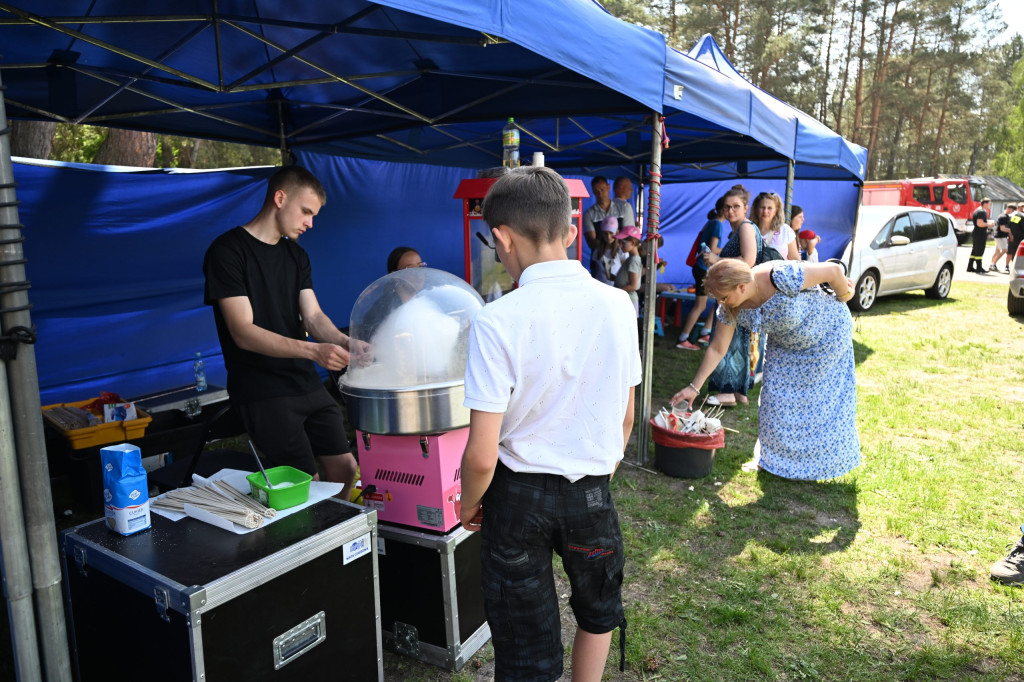 Zawody pożarnicze i Dzień Dziecka w Komarówce
