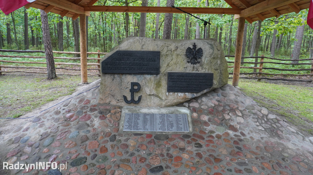 Uroczystość patriotyczna w lesie Baran