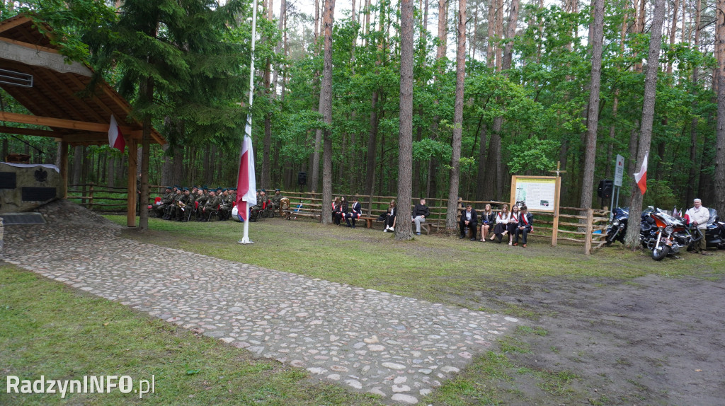 Uroczystość patriotyczna w lesie Baran