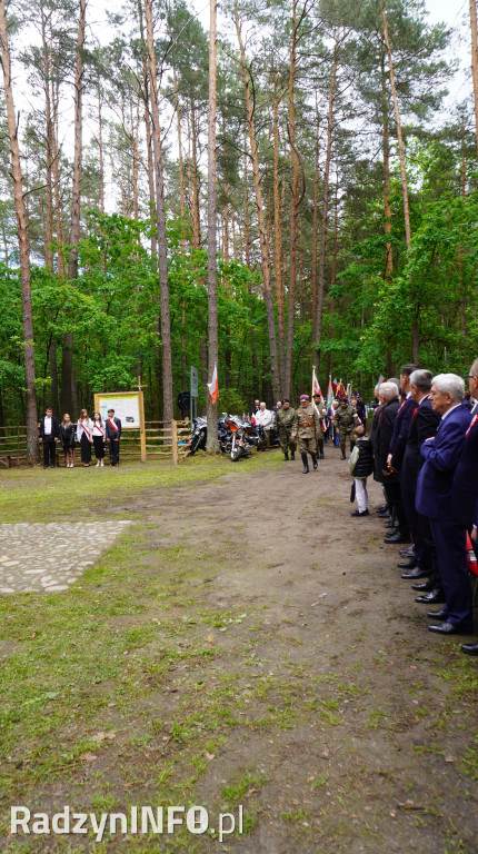 Uroczystość patriotyczna w lesie Baran
