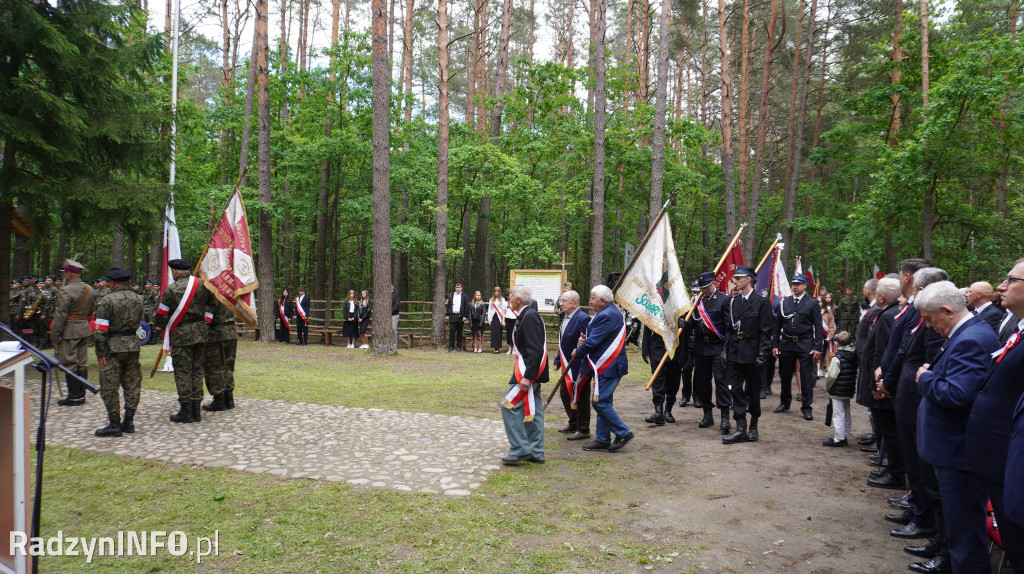 Uroczystość patriotyczna w lesie Baran