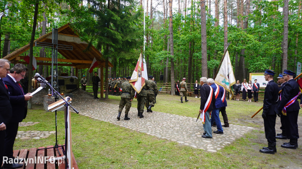 Uroczystość patriotyczna w lesie Baran