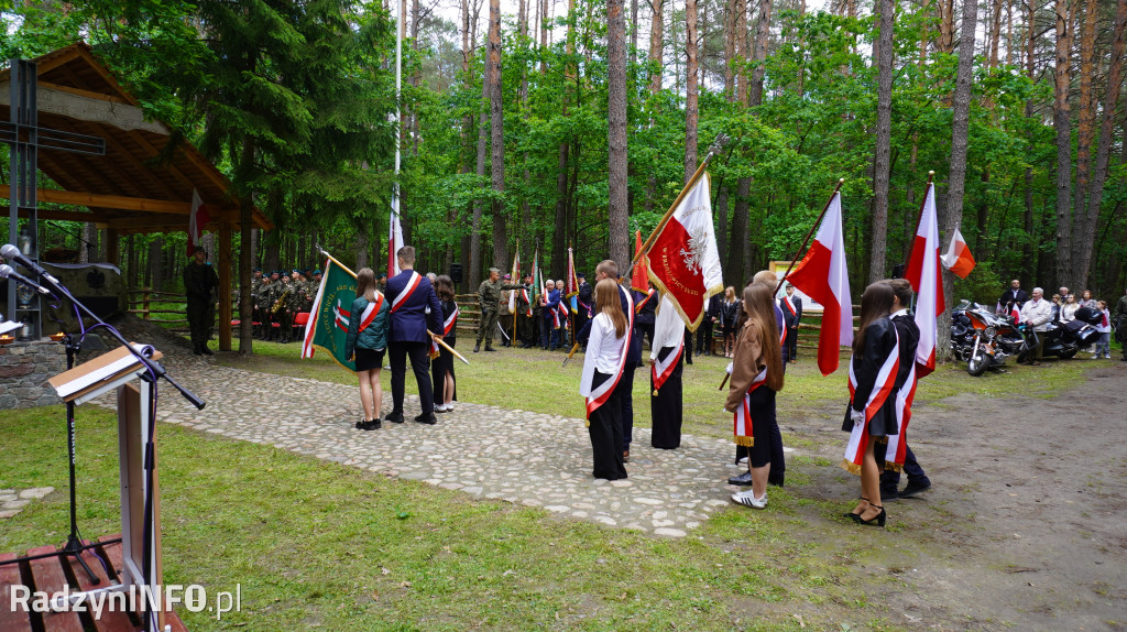 Uroczystość patriotyczna w lesie Baran