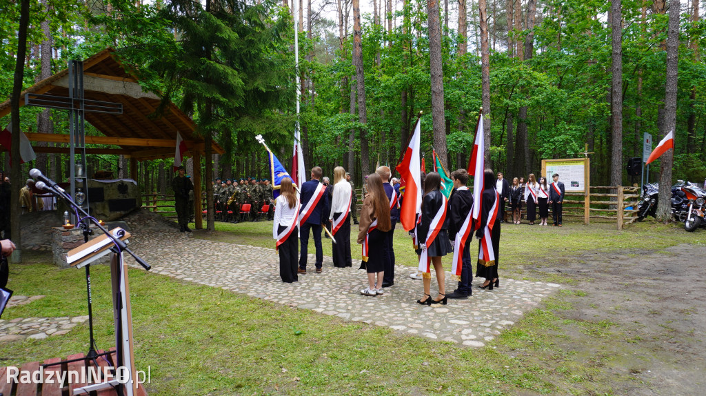 Uroczystość patriotyczna w lesie Baran