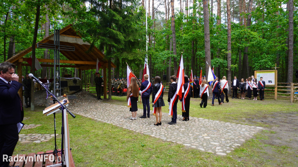 Uroczystość patriotyczna w lesie Baran
