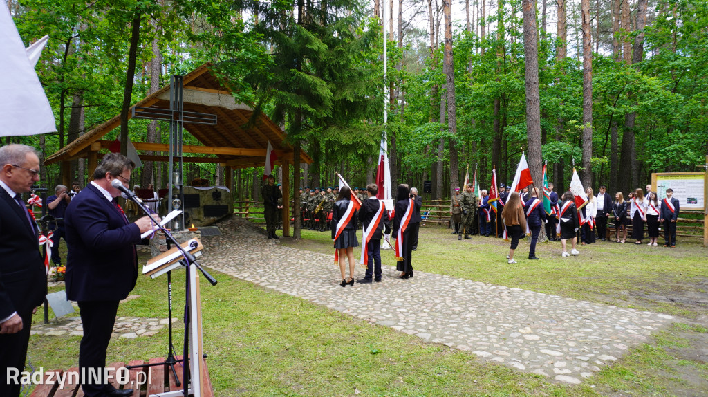 Uroczystość patriotyczna w lesie Baran