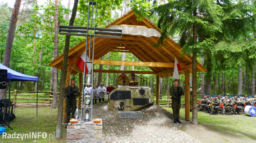 Uroczystość patriotyczna w lesie Baran