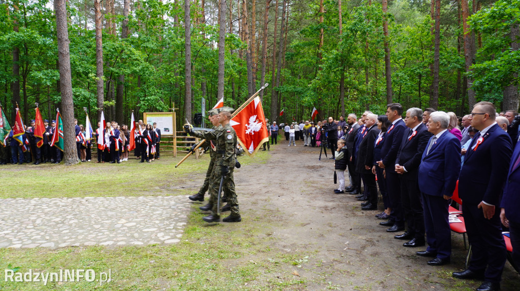Uroczystość patriotyczna w lesie Baran