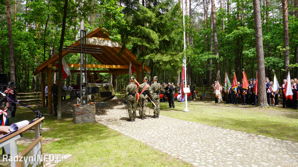 Uroczystość patriotyczna w lesie Baran