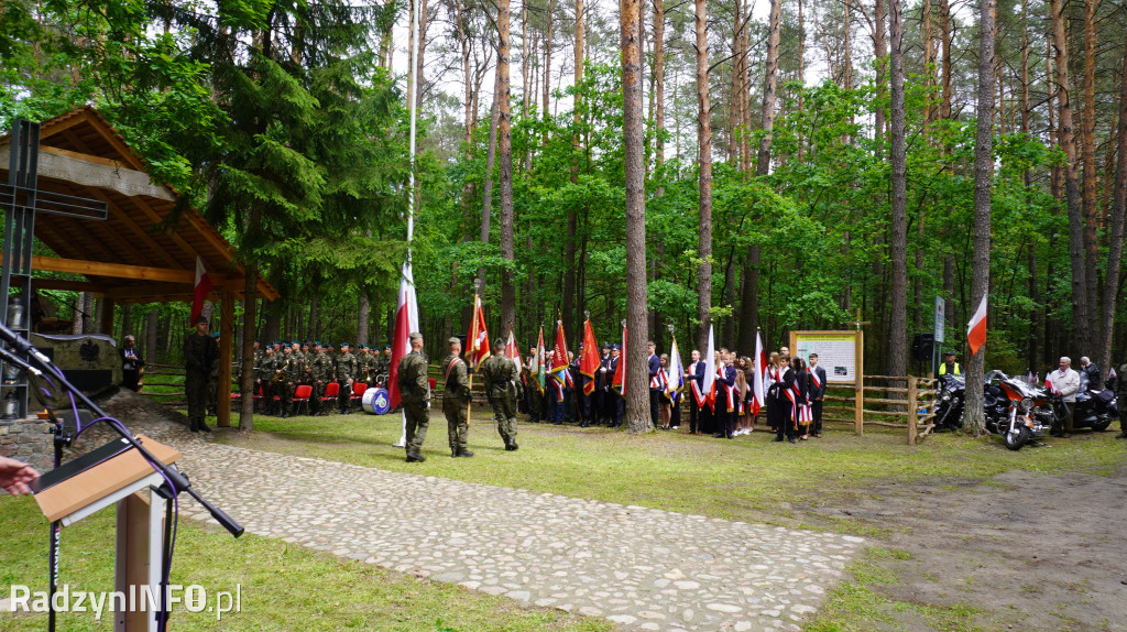 Uroczystość patriotyczna w lesie Baran