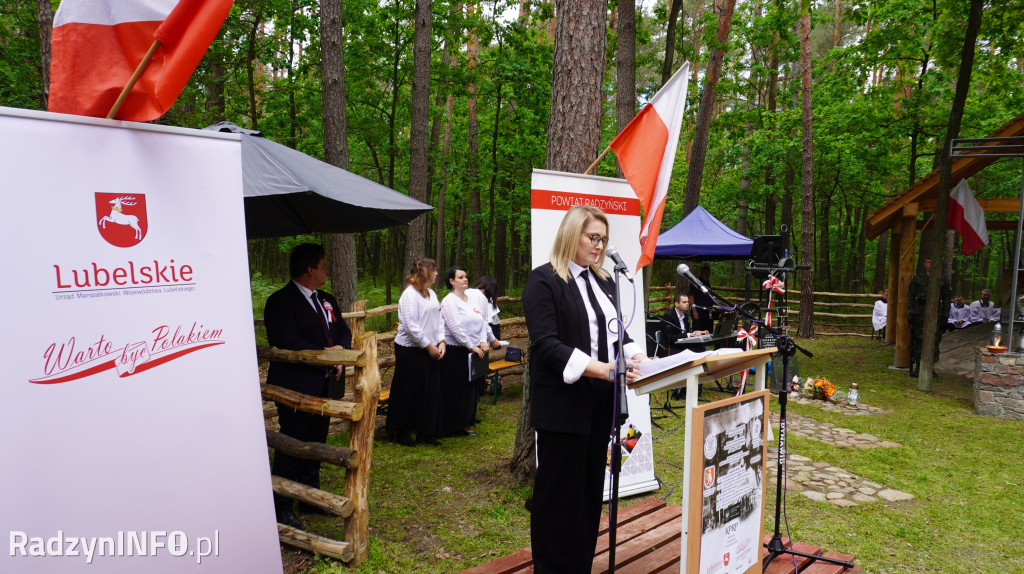 Uroczystość patriotyczna w lesie Baran