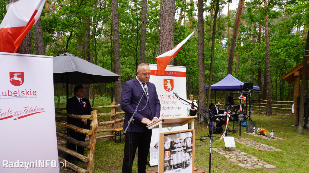 Uroczystość patriotyczna w lesie Baran