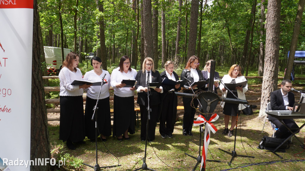 Uroczystość patriotyczna w lesie Baran