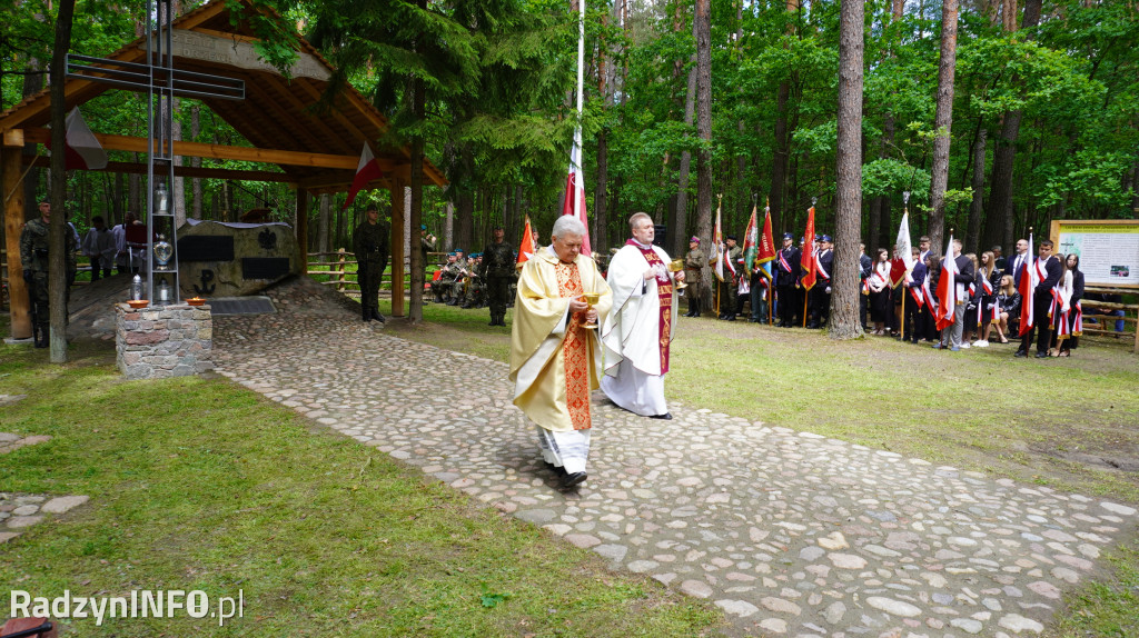 Uroczystość patriotyczna w lesie Baran