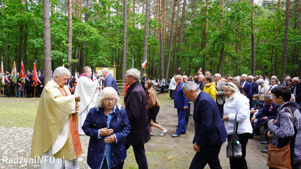 Uroczystość patriotyczna w lesie Baran