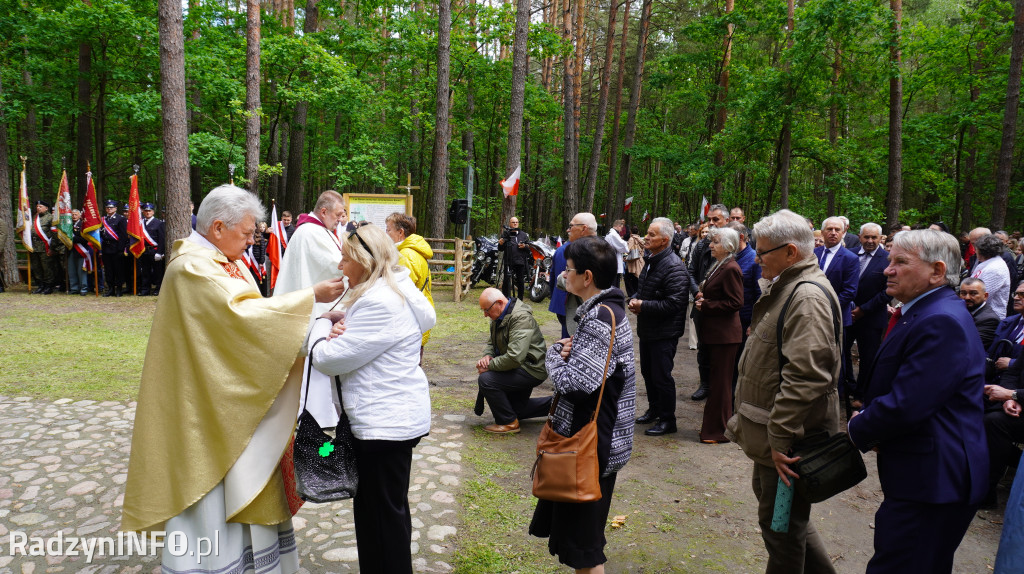 Uroczystość patriotyczna w lesie Baran