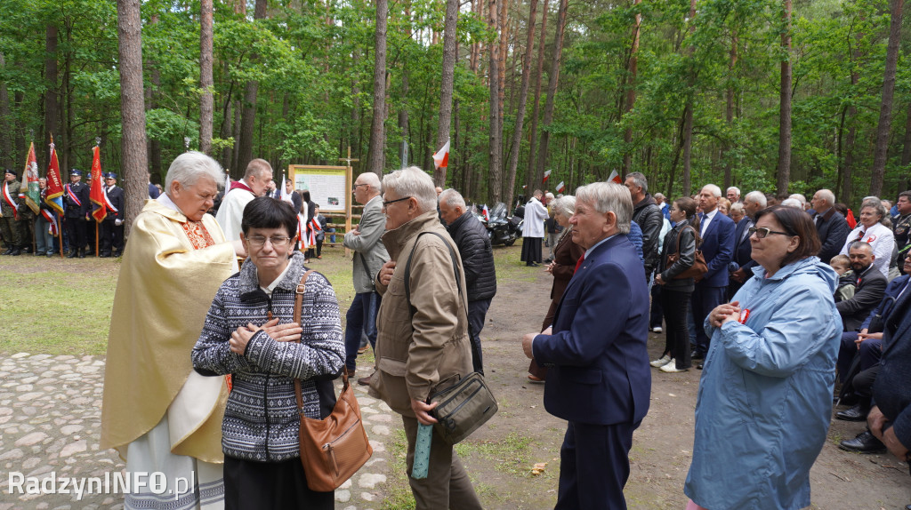 Uroczystość patriotyczna w lesie Baran