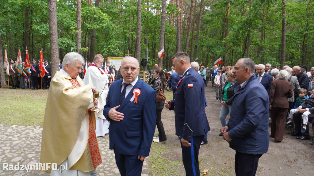 Uroczystość patriotyczna w lesie Baran