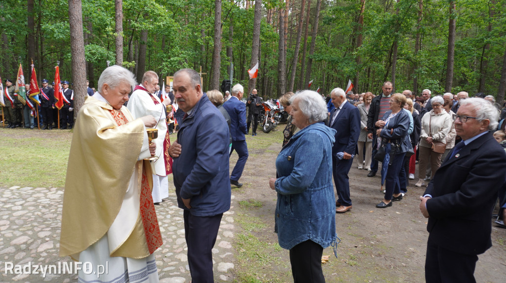 Uroczystość patriotyczna w lesie Baran