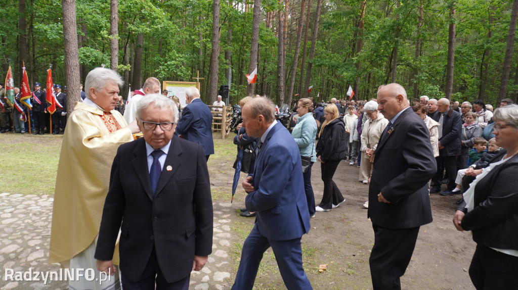 Uroczystość patriotyczna w lesie Baran