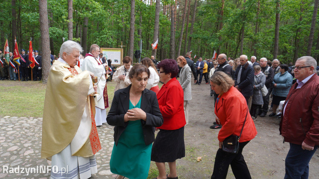 Uroczystość patriotyczna w lesie Baran