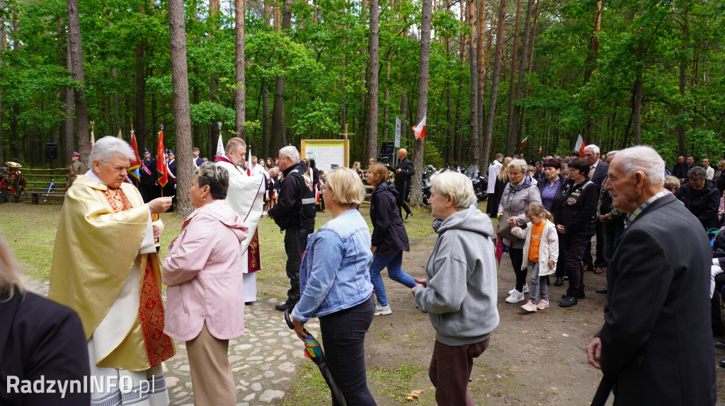 Uroczystość patriotyczna w lesie Baran