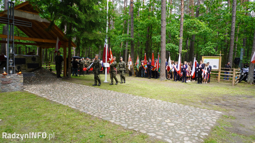 Uroczystość patriotyczna w lesie Baran