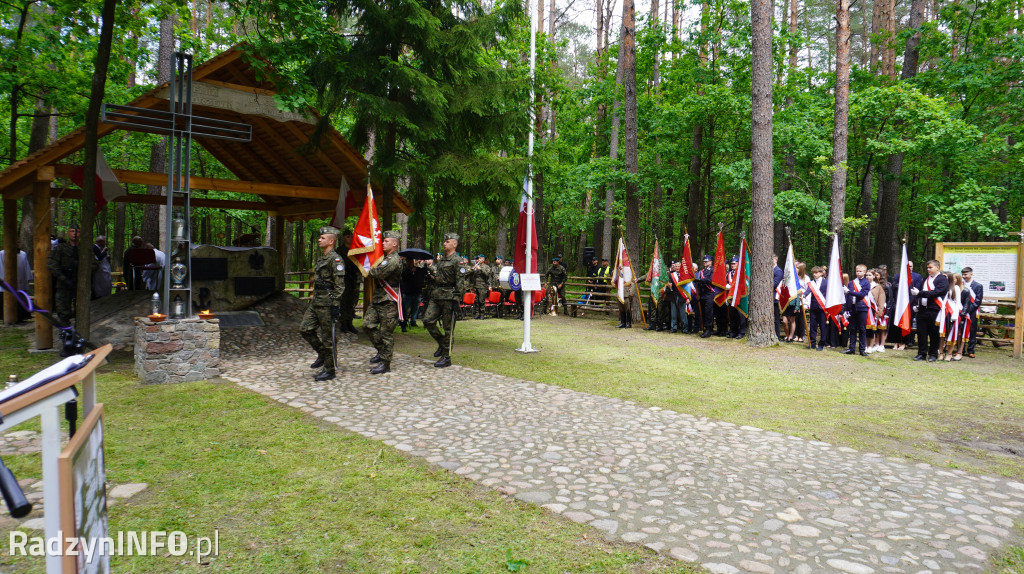 Uroczystość patriotyczna w lesie Baran