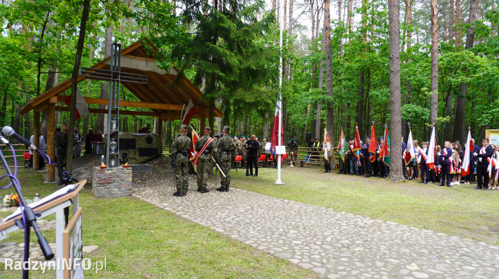 Uroczystość patriotyczna w lesie Baran