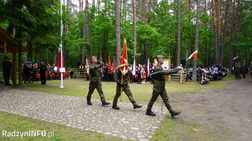 Uroczystość patriotyczna w lesie Baran