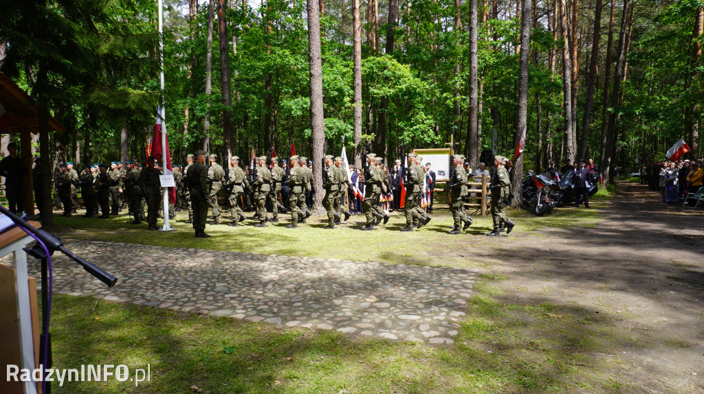 Uroczystość patriotyczna w lesie Baran