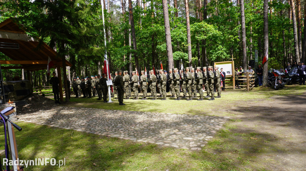 Uroczystość patriotyczna w lesie Baran