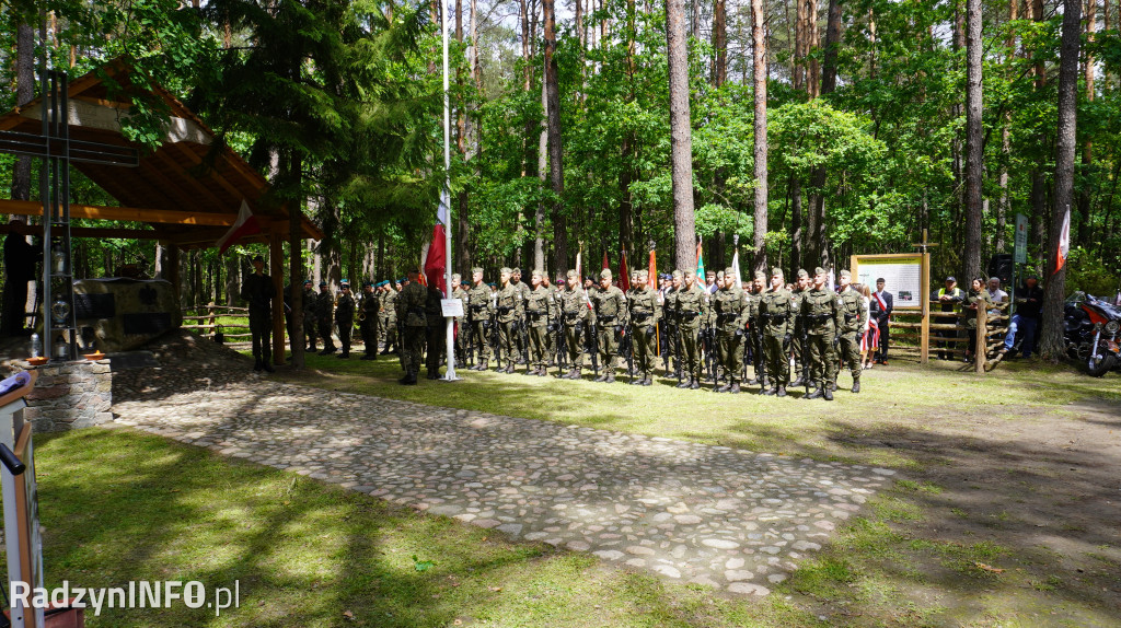 Uroczystość patriotyczna w lesie Baran