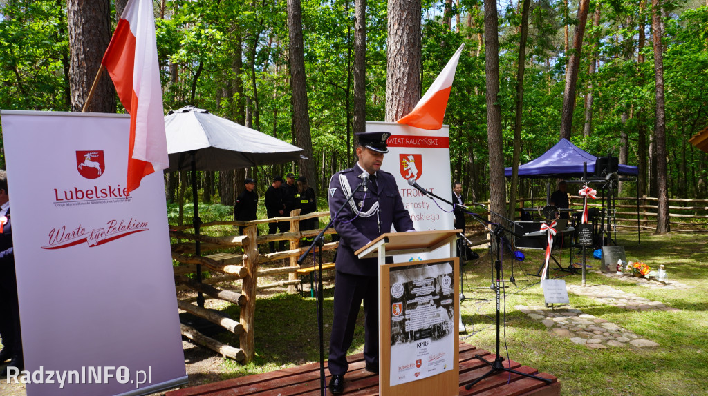 Uroczystość patriotyczna w lesie Baran