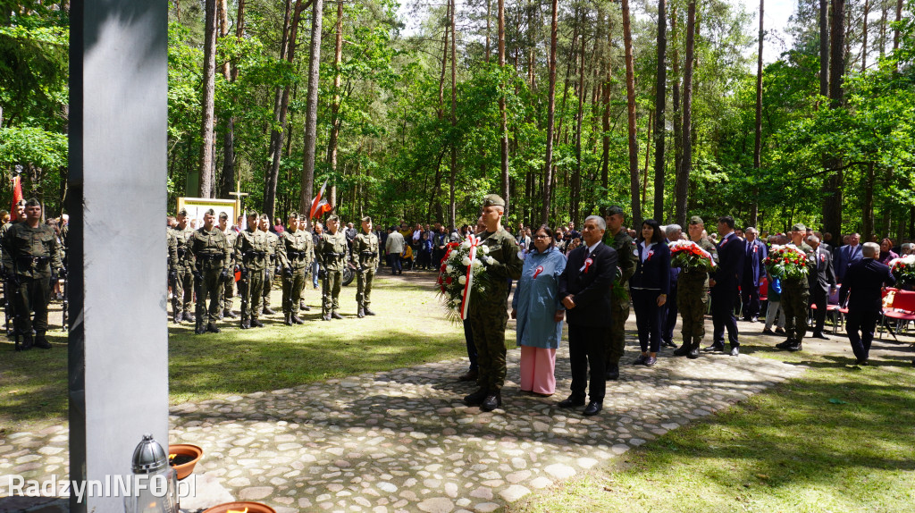 Uroczystość patriotyczna w lesie Baran