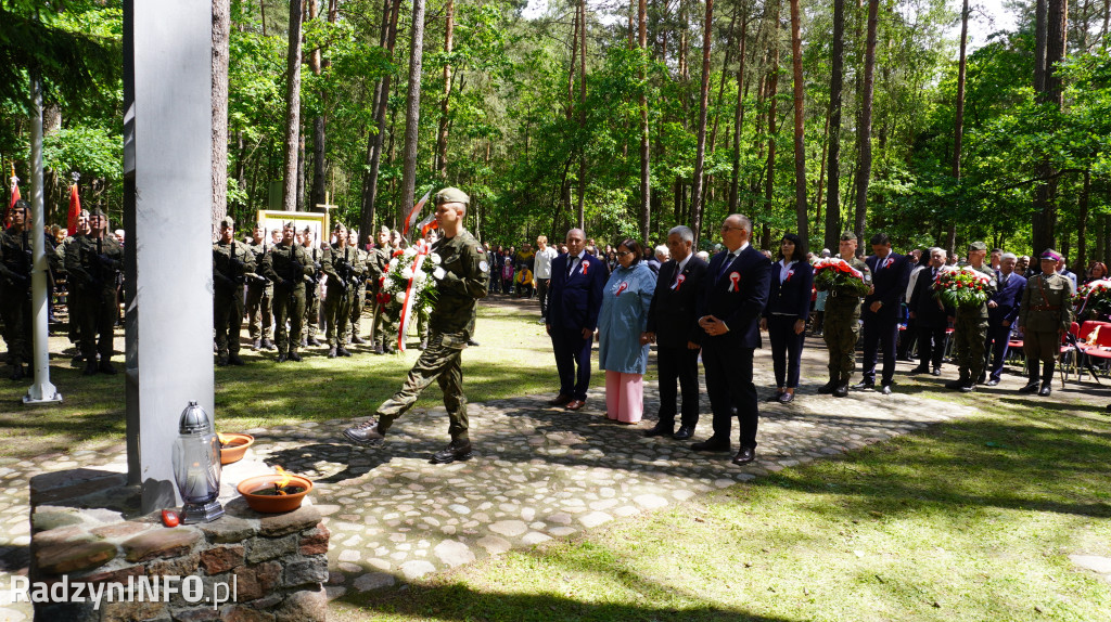 Uroczystość patriotyczna w lesie Baran