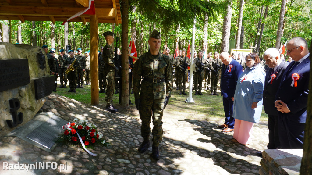 Uroczystość patriotyczna w lesie Baran
