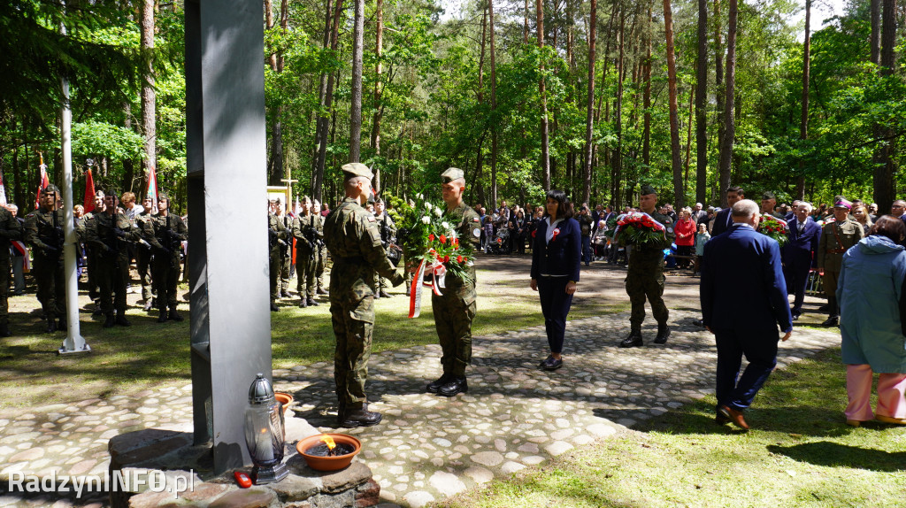 Uroczystość patriotyczna w lesie Baran
