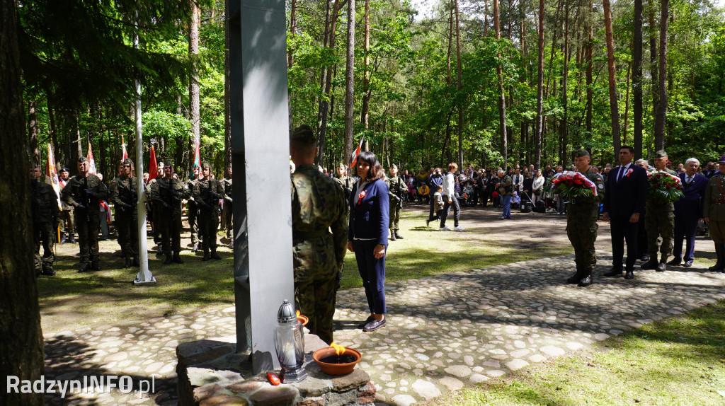 Uroczystość patriotyczna w lesie Baran