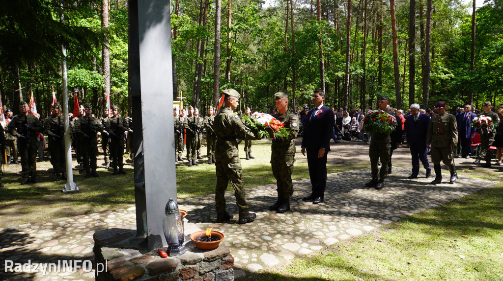 Uroczystość patriotyczna w lesie Baran