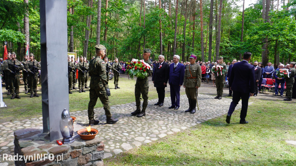 Uroczystość patriotyczna w lesie Baran