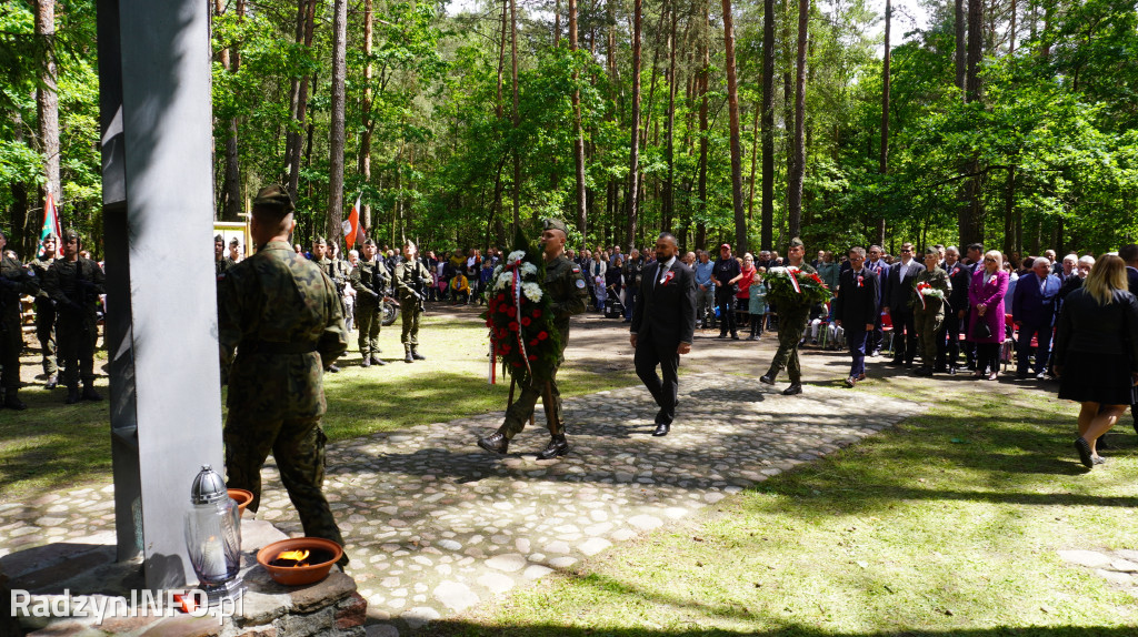 Uroczystość patriotyczna w lesie Baran