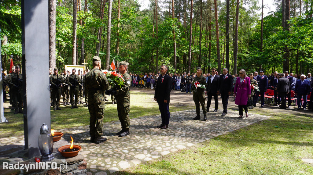 Uroczystość patriotyczna w lesie Baran