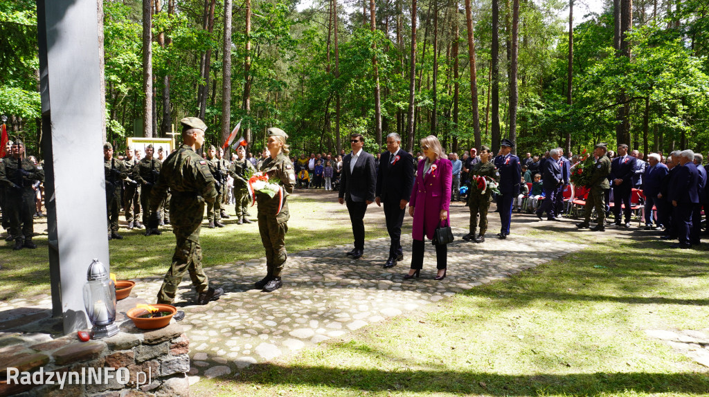 Uroczystość patriotyczna w lesie Baran