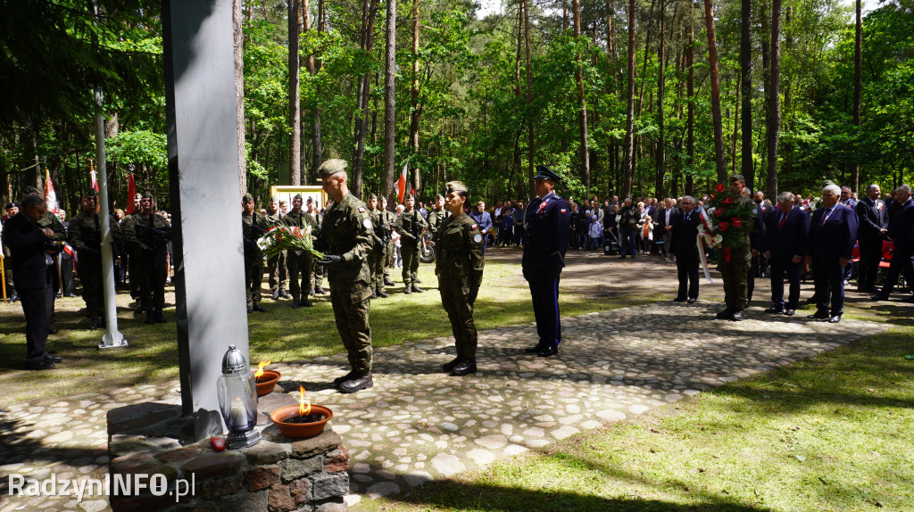 Uroczystość patriotyczna w lesie Baran
