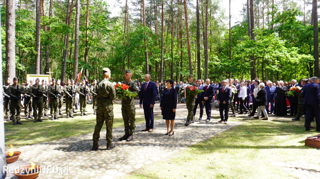 Uroczystość patriotyczna w lesie Baran
