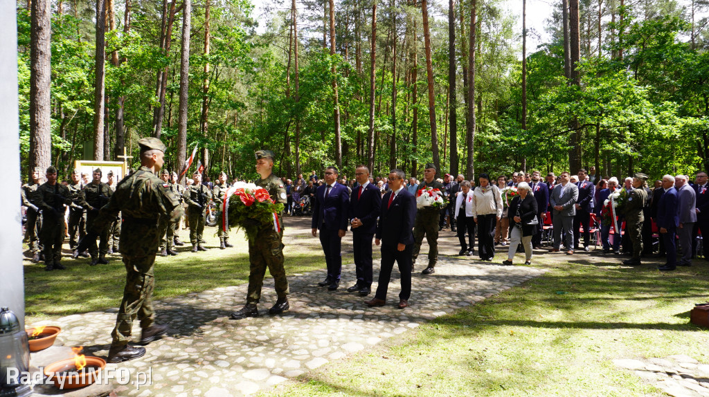 Uroczystość patriotyczna w lesie Baran